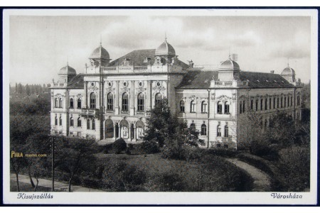 Kisújszállás Town Hall